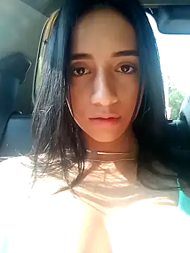 Snapshot of UrNewFantasy chatting on 01-04-25, 02:56 UrNewFantasy online show from 01-04-25, 02:56