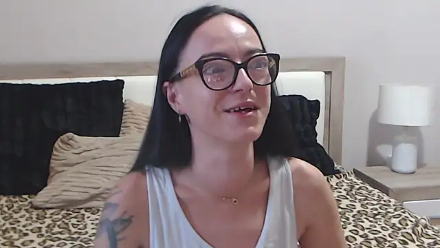 IzabelllNoir online show from 06-16-26, 07:44