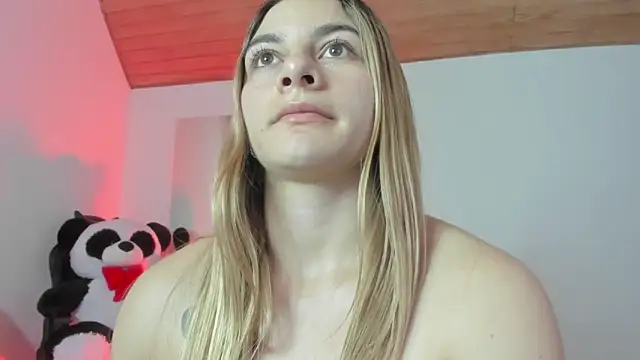 Snapshot of AtheneaRossi chatting on 02-02-25, 11:08 AtheneaRossi online show from 02-02-25, 11:08