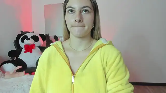 Snapshot of AtheneaRossi chatting on 02-15-25, 10:44 AtheneaRossi online show from 02-15-25, 10:44