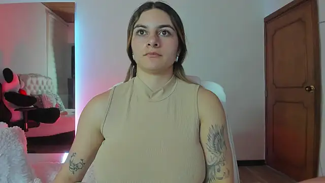 Snapshot of AtheneaRossi chatting on 02-27-25, 12:43 AtheneaRossi online show from 02-27-25, 12:43