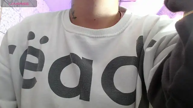 Snapshot of vitoria23_ chatting on 03-05-25, 02:01 vitoria23 online show from 03-05-25, 02:01