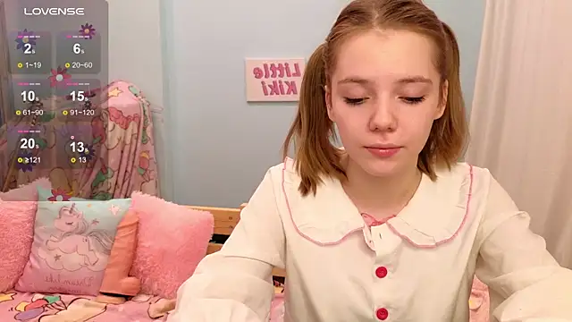 Snapshot of PrincessLittleKiki chatting on 11-11-25, 07:30 PrincessLittleKiki online show from 11-11-25, 07:30