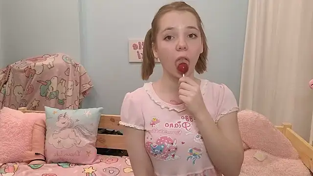 Snapshot of PrincessLittleKiki chatting on 01-08-26, 02:14 PrincessLittleKiki online show from 01-08-26, 02:14