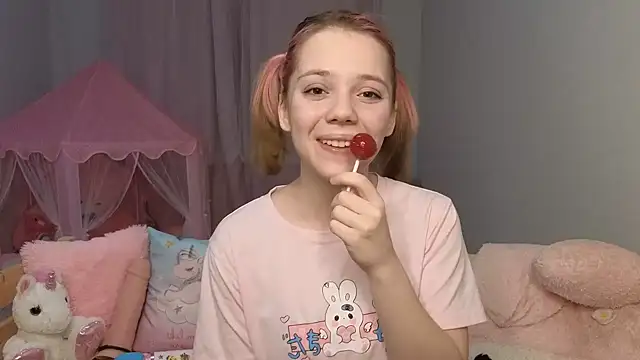 Snapshot of PrincessLittleKiki chatting on 02-14-26, 05:32 PrincessLittleKiki online show from 02-14-26, 05:32