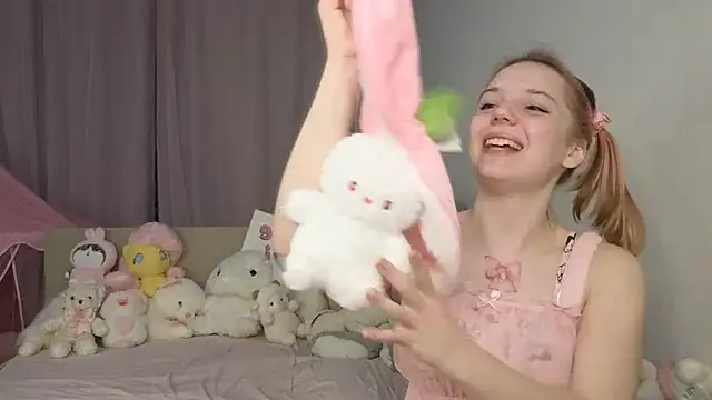 Snapshot of PrincessLittleKiki chatting on 07-16-26, 08:04 PrincessLittleKiki online show from 07-16-26, 08:04