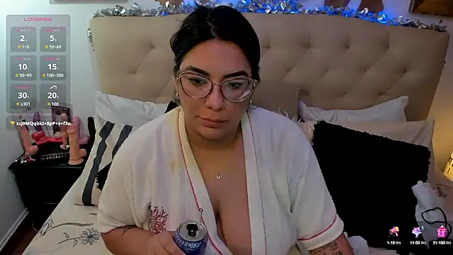 Snapshot of Daring__natasha_ chatting on 12-14-24, 07:40 Daring natasha online show from 12-14-24, 07:40
