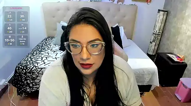 Snapshot of Daring__natasha_ chatting on 12-28-24, 04:19 Daring natasha online show from 12-28-24, 04:19
