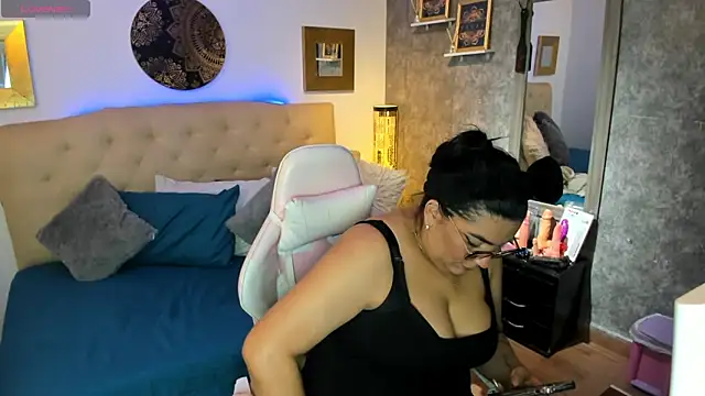Snapshot of Daring__natasha_ chatting on 02-14-25, 02:28 Daring natasha online show from 02-14-25, 02:28