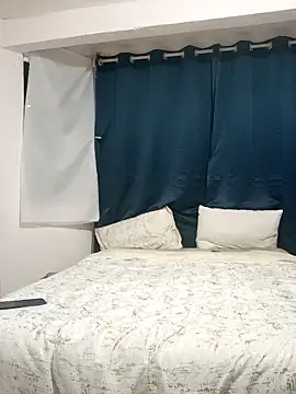 Snapshot of Celestte22 chatting on 01-01-25, 04:18 Celestte22 online show from 01-01-25, 04:18