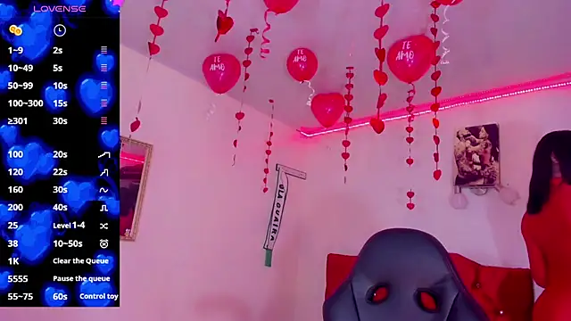 Snapshot of naomy__xx chatting on 02-14-25, 08:15 naomy xx online show from 02-14-25, 08:15