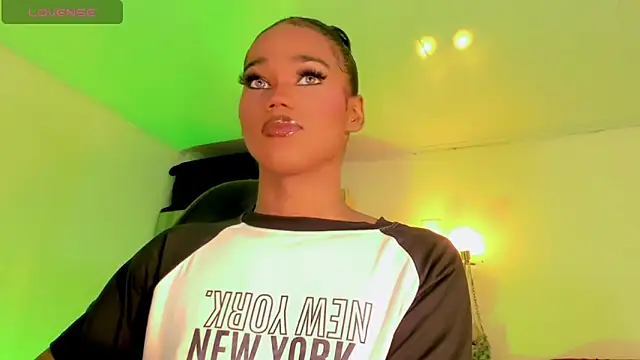 Snapshot of naomy__xx chatting on 03-31-26, 03:30 naomy xx online show from 03-31-26, 03:30