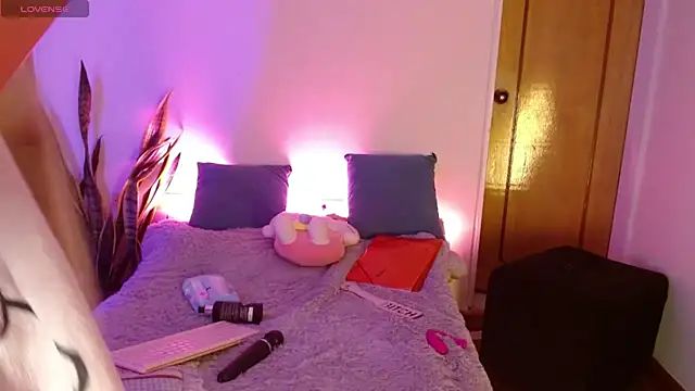 kittycatw online show from 12-22-25, 10:23