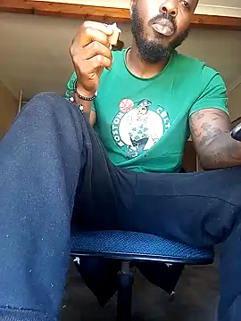 Snapshot of Goodsense chatting on 12-21-24, 08:39 Goodsense online show from 12-21-24, 08:39