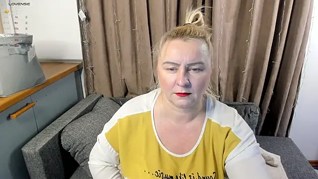 Snapshot of mira_robinsonnn chatting on 01-17-25, 02:39 mira robinsonnn online show from 01-17-25, 02:39