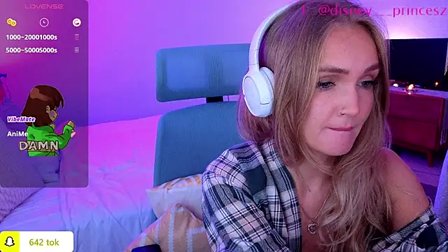 Snapshot of PrincessVS chatting on 02-22-26, 11:42 PrincessVS online show from 02-22-26, 11:42