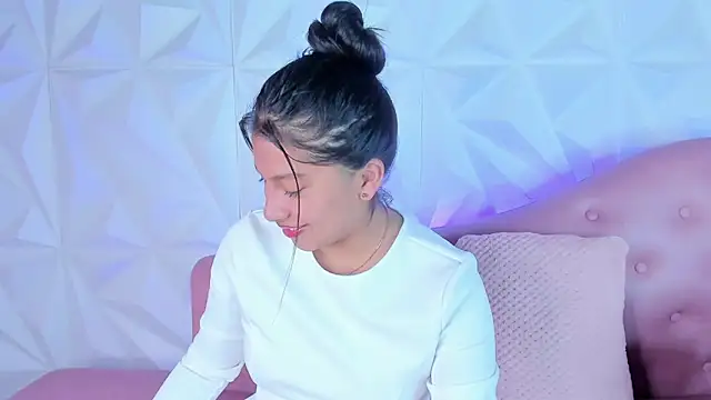 LinnaGardenia online show from 12-02-24, 12:18