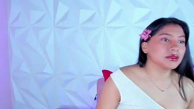 LinnaGardenia online show from 12-21-24, 01:53