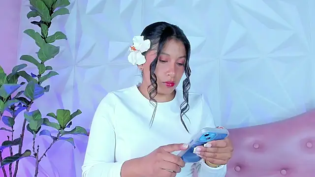 LinnaGardenia online show from 01-21-25, 01:54