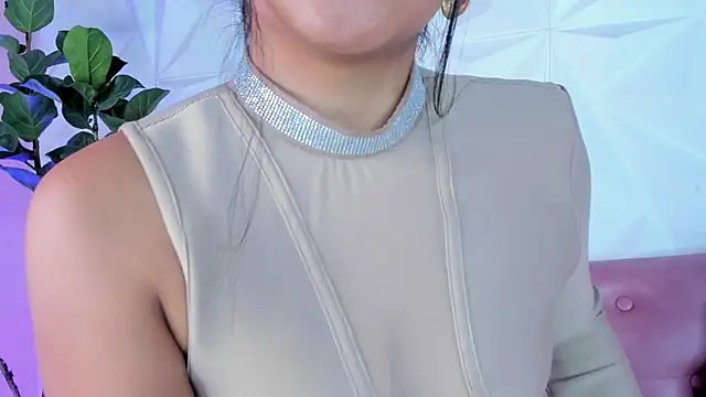 LinnaGardenia online show from 01-28-25, 01:49