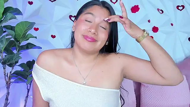 LinnaGardenia online show from 03-19-25, 05:17