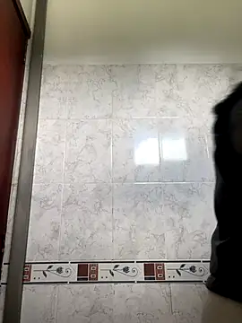 LinnaGardenia online show from 10-21-25, 06:08