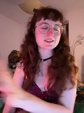 Snapshot of _foxygirl_ chatting on 03-09-25, 06:43 foxygirl online show from 03-09-25, 06:43