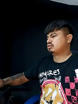 Snapshot of DickMasterfindom chatting on 03-06-26, 05:15 DickMasterfindom online show from 03-06-26, 05:15