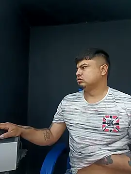 Snapshot of DickMasterfindom chatting on 03-13-26, 02:18 DickMasterfindom online show from 03-13-26, 02:18