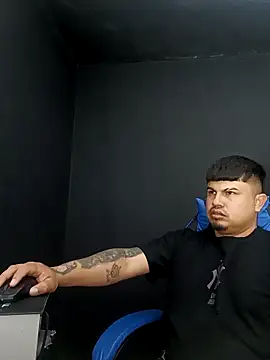 Snapshot of DickMasterfindom chatting on 03-15-26, 04:24 DickMasterfindom online show from 03-15-26, 04:24