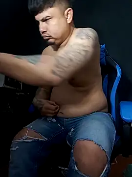 Snapshot of DickMasterfindom chatting on 03-17-26, 04:06 DickMasterfindom online show from 03-17-26, 04:06