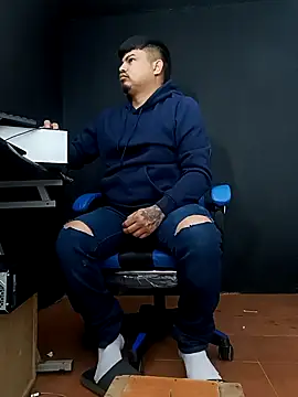 Snapshot of DickMasterfindom chatting on 03-22-26, 04:10 DickMasterfindom online show from 03-22-26, 04:10