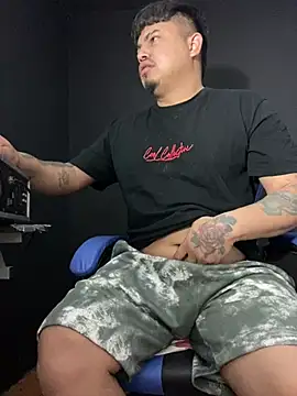 Snapshot of DickMasterfindom chatting on 03-25-26, 03:34 DickMasterfindom online show from 03-25-26, 03:34