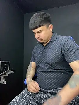 Snapshot of DickMasterfindom chatting on 03-26-26, 02:28 DickMasterfindom online show from 03-26-26, 02:28