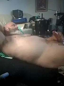 Snapshot of iambradz chatting on 11-06-25, 02:18 iambradz online show from 11-06-25, 02:18