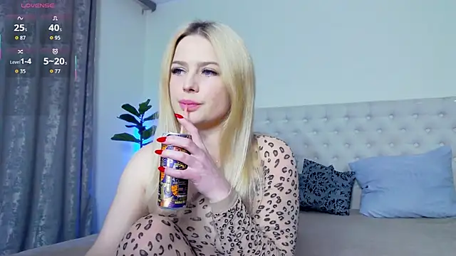 TamarraFox online show from 02-09-26, 09:41