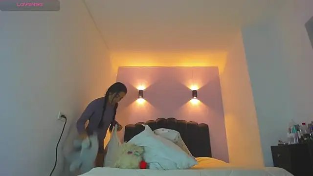 Sofia Clauss  online show from 03-02-26, 04:03