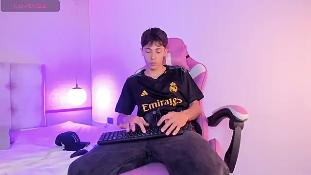 AlessandroDybala online show from 12-28-24, 12:03