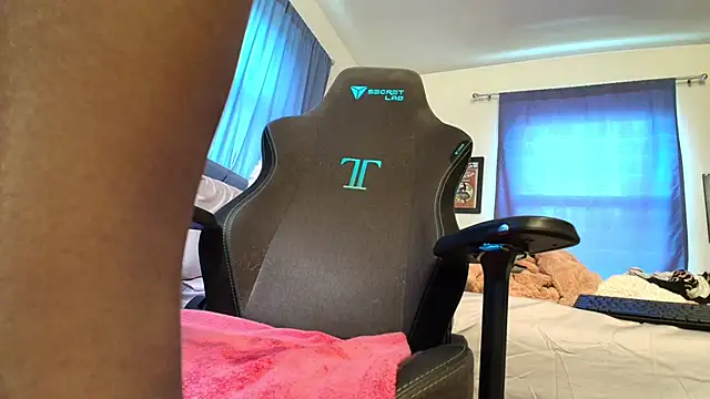 TSCassandraLove online show from 03-20-25, 05:36