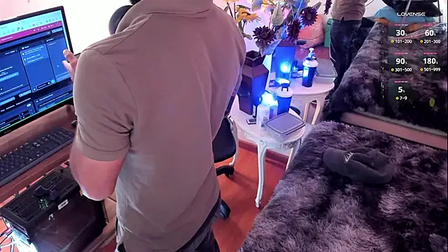 Tom cooper  online show from 10-22-25, 12:05