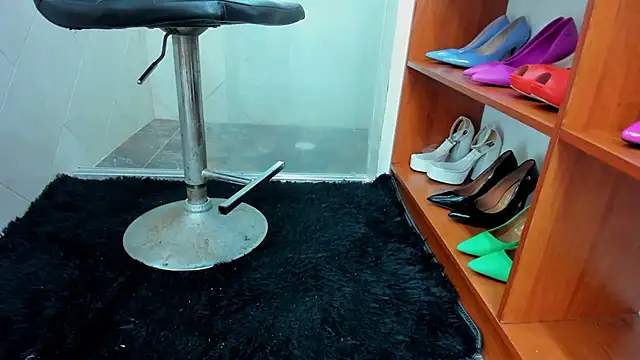 Snapshot of FOXYRIVER_ chatting on 02-23-25, 11:33 FOXYRIVER online show from 02-23-25, 11:33