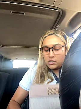 DarianaGuzz online show from 10-21-25, 06:41