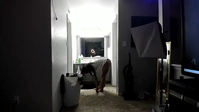 yiauana online show from 02-12-25, 10:48