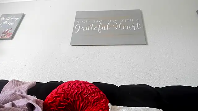 yiauana online show from 03-06-25, 08:37