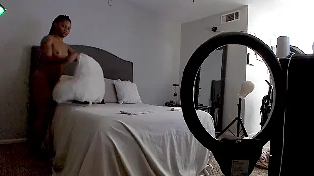 yiauana online show from 10-20-25, 01:06