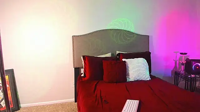 yiauana online show from 11-12-25, 08:48