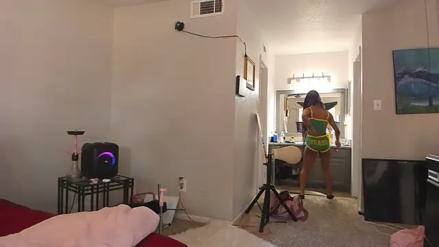 yiauana online show from 11-12-25, 08:52