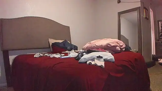 Snapshot of yiauana chatting on 02-11-26, 12:37 yiauana online show from 02-11-26, 12:37