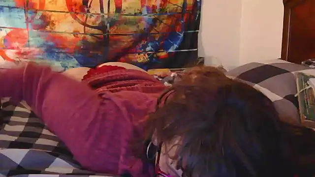 HeyyImHarlowe online show from 12-17-24, 03:06