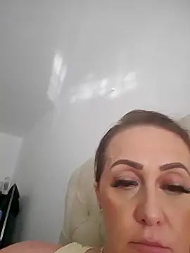 AvaLloyd online show from 02-11-25, 04:13